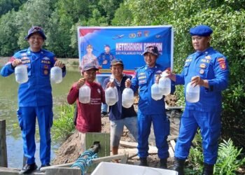 Dukung Ketahanan Pangan, Sat Polairud Tebar Ribuan Benih Udang dan Bandeng