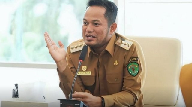 Gratispol Kaltim Cair Rp288,5 Miliar, Masih Tersisa Kuota 90 Ribu Mahasiswa Serapan Anggaran Rendah, Gubernur Kaltim Siapkan Sanksi Pemotongan Dana OPD Resmi! Gubernur Kaltim Umumkan Direksi Baru BUMD untuk Lima Tahun ke Depan Gubernur Kaltim: Tahun 2026, Gratispol untuk Semua Gubernur Kaltim Rudy Mas'ud Ungkap Alasan Utama di Balik Program Gratispol