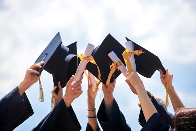 Cegah Pungutan Liar, Sekolah di Balikpapan Dilarang Gelar Perpisahan Mewah Ombudsman Buka Posko Pengaduan Dugaan Pungli di Wisuda Sekolah se-Kaltim, Minta Masyarakat Laporkan!