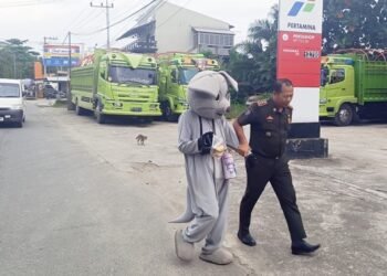Empat Bulan Mengais Rupiah sebagai Badut di Bontang, Satpol PP Pulangkan ke Samarinda