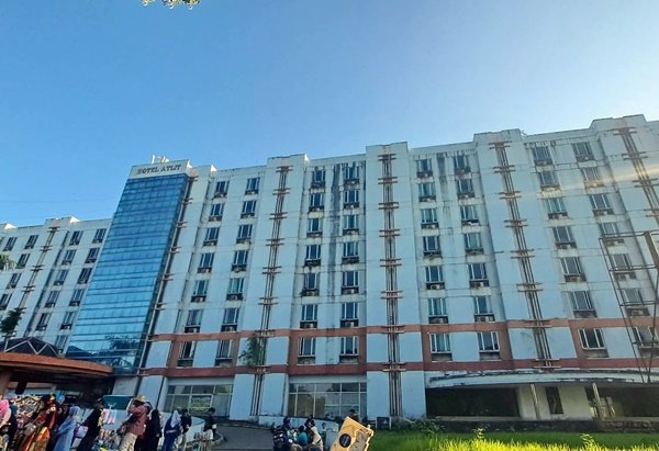 Hotel Atlet Sempaja Samarinda ‘Seperti Mati’, Gubernur Kaltim Minta Diaktifkan Total Anak Pedalaman Mau Kuliah? Kaltim Siapkan Asrama Gratis di Hotel Atlet Sempaja Samarinda