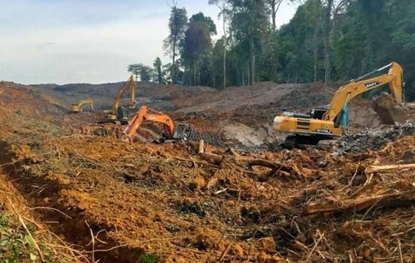 Samarinda Bebas Tambang 2026, Izin Batu Bara Tak Akan Diperpanjang Lagi Gakkum Kejar Pelaku Tambang Ilegal di Hutan Pendidikan Unmul Samarinda DPRD Kaltim Ultimatum 2 Pekan, Tersangka Tambang Ilegal KHDTK Unmul Samarinda Harus Terungkap Hutan Pendidikan Unmul Samarinda Dirusak Tambang Ilegal, Gubernur Kaltim: Bukan Tempat Gali, Tapi Tempat Gali Ilmu