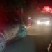 Jalan Berkabut dan Gelap, Mobil Terperosok di Loa Tebu Kukar