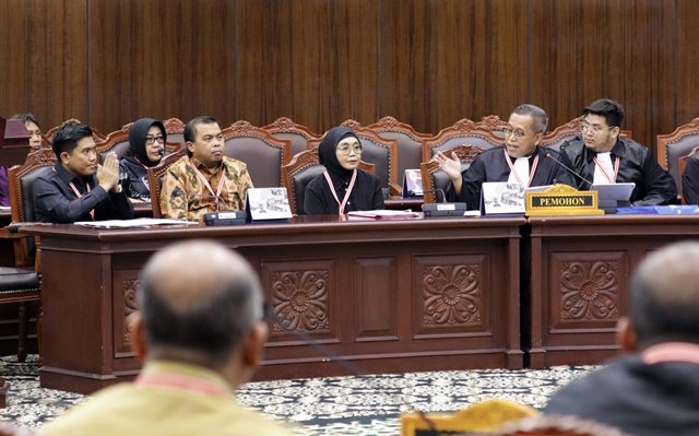 Soal Sengketa Kampung Sidrap Bontang, MK Perintahkan Gubernur Kaltim Fasilitasi Sengketa Kampung Sidrap di MK, Wali Kota Bontang Tarik Permohonan, DPRD Tetap Gaspol