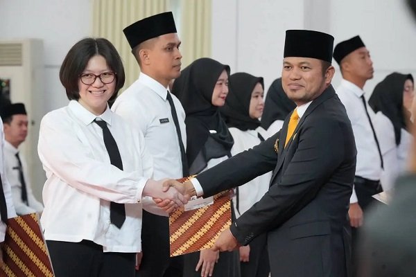 Selama 2025, Kaltim Sudah Angkat 6.942 Pegawai Non-ASN jadi PPPK 3.959 CPNS dan PPPK Kaltim Resmi Dilantik, Gubernur: Tolong Layani Masyarakat 24 Jam