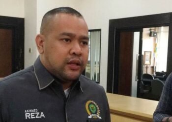 Wakil Ketua Fraksi Gerindra DPRD Kaltim, Akhmed Reza Fachlevi 160 vs 25, Saat Pokir DPRD Kaltim Berhadapan dengan Program Gubernur Longsor di Pendingin, DPRD Kaltim Curiga Tambang jadi Pemicu Akhmed Reza Fachlevi: Masalah Banjir Kukar dan Samarinda Perlu Sinergi Semua Pihak