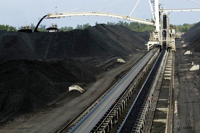 Tambang Melemah, Ekonomi Kutim Langsung Anjlok Kecelakaan Kerja di Area KPC Sangatta, Satu Karyawan Meninggal Dunia CSR Tambang di Kaltim Hanya Rp1.000 per Ton, Wagub Minta Naik jadi Rp10 Ribu Hujan Deras Tekan Tambang Batu Bara Kaltim, Produksi Turun Hampir 19 Persen Transparansi Tambang PT KPC Akhirnya Terbuka, Aktivis Kutim Menangkan Sengketa Informasi