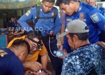 Terjebak Cincin, Jari Warga Diselamatkan Damkar Pangkep