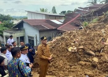 Wagub Kaltim Tinjau Lokasi Longsor di Samarinda, Janjikan Rumah Baru untuk Korban