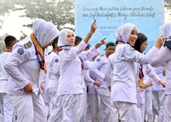 Wisuda Sederhana tanpa Pungutan, Ratusan Siswa SMKN 2 Bontang 'Bermain Air'
