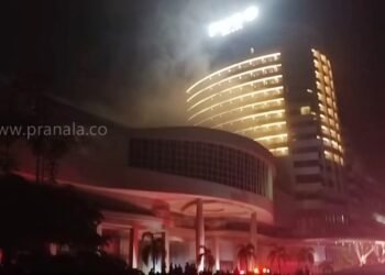 Detik-Detik Big Mall Samarinda Kaltim Terbakar, 7 Orang Dievakuasi Tak Sadarkan Diri