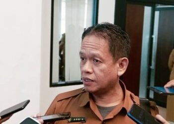 77 Sekolah di Kaltim Terapkan Sistem Bilingual Mulai Tahun Ajaran Baru Plt Kepala Disdikbud Kaltim, Armin Disdikbud Kaltim Tegas! Sekolah Tak Boleh Lagi Jual Seragam Armin, Pelaksana Tugas Kepala Disdikbud Kaltim, Disdikbud Kaltim: Sekolah Negeri Bisa Terima Siswa Melebihi Kuota