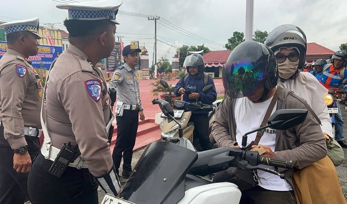 Kecelakaan di Kaltim Diklaim Turun 38 Persen Pengendara Hati-Hati! Ini 3 Titik Kamera ETLE Aktif di Kota Bontang 10 Hari Operasi Patuh di Bontang: 224 Pelanggaran, Sebagian Tak Punya SIM 10 Hari Operasi Mahakam di Bontang: 224 Pelanggaran, Sebagian Tak Punya SIM Hari Pertama Operasi Patuh Mahakam 2025 di Bontang, 1.251 Motor Terjaring Razia