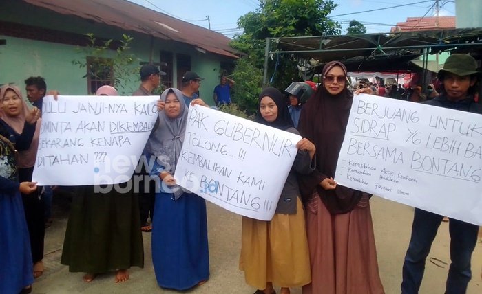 Warga Sidrap Galang 1.500 Tanda Tangan, Desak DPR Revisi UU 47/1999 soal Batas Wilayah Bontang Lima Pokok Pertimbangan MK soal Sidrap Gagal Masuk ke Bontang Warga 7 RT Sidrap Gagal Bertemu Gubernur Kaltim, Forum Mediasi Bontang-Kutim Diduga Sudah Dimanipulasi