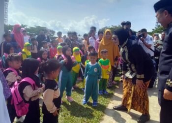 HUT ke-26 Bontang, Ribuan Pelajar Dapat Bantuan Seragam, Tas, hingga Tablet