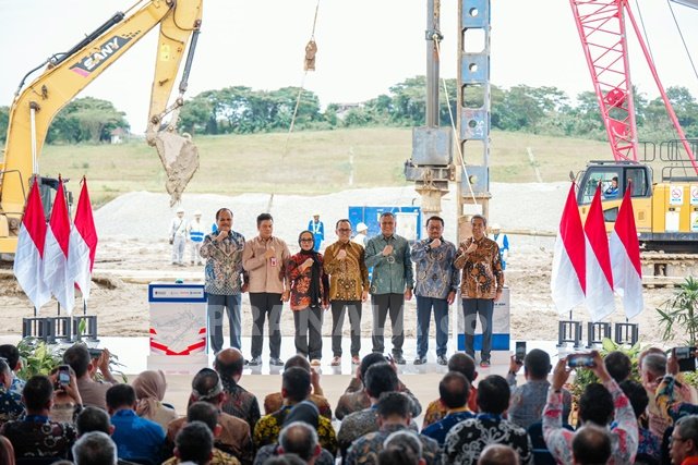 Investasi Rp89 Triliun jadi Kunci Dorong Ekonomi Kaltim 2026 Pabrik Soda Ash Rp5 Triliun di Bontang Mulai Rekrut 800 Pekerja Secara Bertahap Pabrik Soda Ash Pupuk Kaltim Siap Produksi 300 Ribu Ton per Tahun, Serap 174 Ribu Ton Emisi Karbondioksida per Tahun