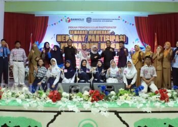 Siswi SMP IT Daarul Hikmah Juara Lomba Puisi Bertema Demokrasi di Bontang