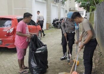 Jelang Natal, Polres Kutim Gotong Royong Bersihkan Gereja