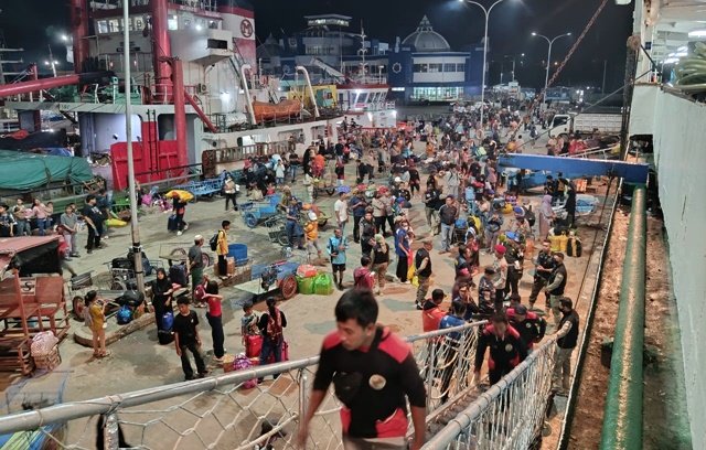 Jadwal Lengkap Kapal Pelni Bontang Periode 8-27 April 2026 Transportasi Kaltim Lesu di Awal 2026, Penumpang Udara dan Laut Menurun Puncak Mudik di Bontang Diprediksi 13 dan 16 Maret, Tiket Kapal Ludes Terjual Pelabuhan Lok Tuan Bontang Masuk Catatan BNN Pusat, Rawan jadi Jalur Narkoba Internasional