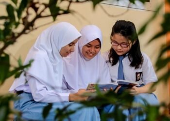 Tak Boleh Ada Anak Putus Sekolah, Pemprov Kaltim Jamin Kursi SMA/SMK Negeri 64 Ribu Siswa Baru di Kaltim Bakal Dapat Seragam Gratis, Distribusi Mulai September Jarak Jadi Penghalang, Dua SMA Negeri Baru Disiapkan di Pedalaman Berau Kaltim Siapkan 4 Sekolah Internasional, Ini Daftar dan Rencananya Seragam Sekolah Gratis di Kaltim Dipercepat, Targetkan Awal Tahun Ajaran