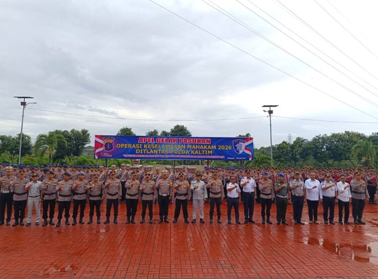 Polda Kaltim menggelar apel pasukan Operasi Keselamatan Mahakam 2026 di halaman Mapolda Kaltim. (Syahrul/Pranala.co)
