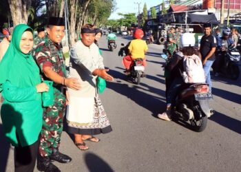 Kodim 0908/Bontang Bagikan Ratusan Takjil Bersama Tokoh Agama, Perkuat Silaturahmi di Ramadan 1447 H