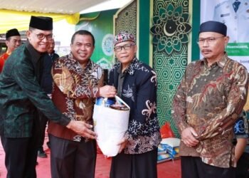 1.300 Paket Sembako untuk Guru Ngaji di Bontang