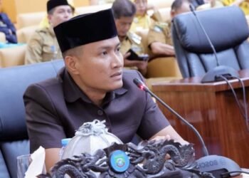 Tikungan Soreang Kembali Makan Korban, Anak Pejabat Tewas, DPRD Pangkep Geram Tikungan Soreang Kembali Makan Korban, Anak Pejabat Tewas, DPRD Geram Gaji Guru PPPK Paruh Waktu di Pangkep Bisa Dibayar lewat Dana BOS