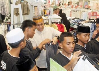 Dandim 0908/Bontang Ajak Anak Panti Berbelanja di Mal, Tebar Kebahagiaan di Ramadan