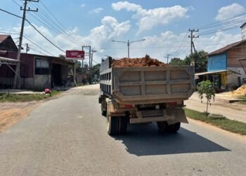 Masih Banyak Truk Tanpa Terpal di Kutim, Aparat Pilih Cara Persuasif Bikin Resah! Truk Galian C Tanpa Terpal Picu Debu di Sangatta