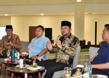 Tekanan Demo Menguat, Gubernur Rudy Mas’ud Siap Hadapi Hak Angket DPRD Kaltim Demo 214 Kaltim Memanas, Gubernur Rudy Mas'ud Pilih Tidak Temui Massa