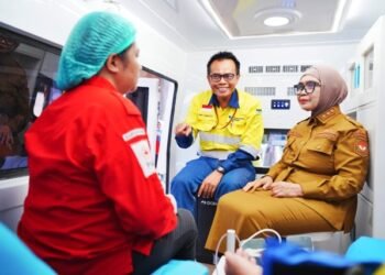 Donor Darah Hari Kesehatan Dunia, PT KNI Serahkan Mobil untuk PMI Bontang