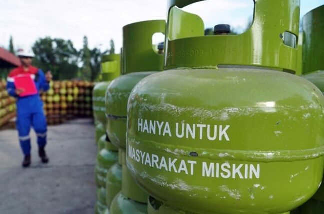 Bikin LPG 3 Kg Langka dan Mahal, Pertamina Cabut Izin Pangkalan Gas di Bontang Pasutri Tertangkap Oplos LPG 3 Kg, Raup Rp1,35 Miliar per Hari