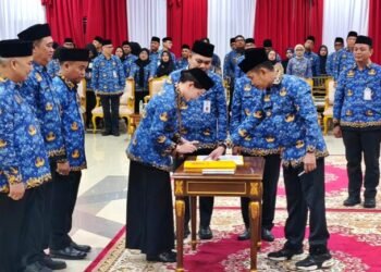 Perkuat Mesin Birokrasi, 75 Pejabat Fungsional dan Ratusan PNS Balikpapan Dilantik