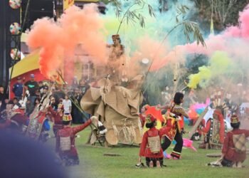 Ritual Lom Plai Dayak Wehea Memuncak, Ribuan Warga Padati Nehas Liah Bing