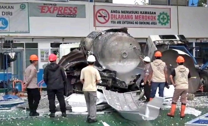 Ledakan Truk Tangki Oksigen Cair di Balikpapan, Samator Grup: Tidak Ada Korban Jiwa Truk Tangki Samator Meledak di Bengkel Hino Balikpapan, Polisi Selidiki Penyebabnya