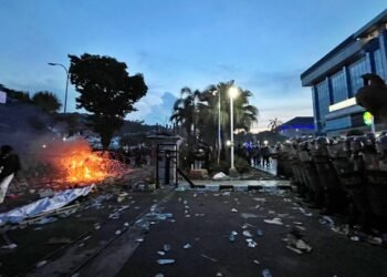 Amnesty Soroti Intimidasi Jurnalis saat Demo 214 di Kantor Gubernur Kaltim Deretan Kontroversi Gubernur Rudy Mas’ud Berujung Demo Ribuan Warga Kaltim