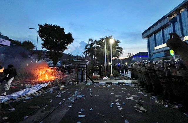 Amnesty Soroti Intimidasi Jurnalis saat Demo 214 di Kantor Gubernur Kaltim Deretan Kontroversi Gubernur Rudy Mas’ud Berujung Demo Ribuan Warga Kaltim