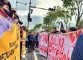 Demo BBM Balikpapan, Polisi Taruh Polwan di Garis Depan