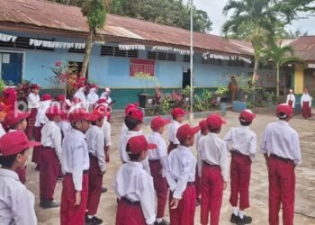 Nasib Siswa SDN 003 Bontang Barat Tergantung di Perbatasan Kutim Nasib Siswa SD 003 Bontang Barat Tergantung di Perbatasan Kutim