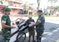 Jumat Berkah Kodim 0908/Bontang, Prajurit TNI Turun Langsung Bagikan Nasi untuk Warga