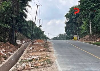 Aneh tapi Nyata, Proyek Drainase Jalan Poros Bengalon Kutim Malah Dibangun di Bukit Bebas Banjir