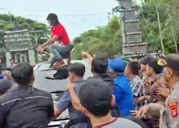 Penolakan Ustaz Abdul Somad di Kubar, Massa Kecolongan Salah Adang Mobil